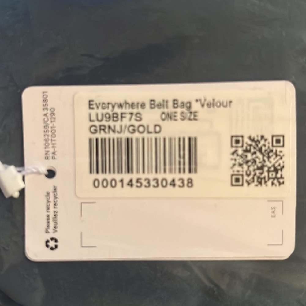 Lululemon Everywhere Belt Bag 
Velour 1L  green jasper/gold belt bag LAST 2 🎉 - Picture 9 of 9